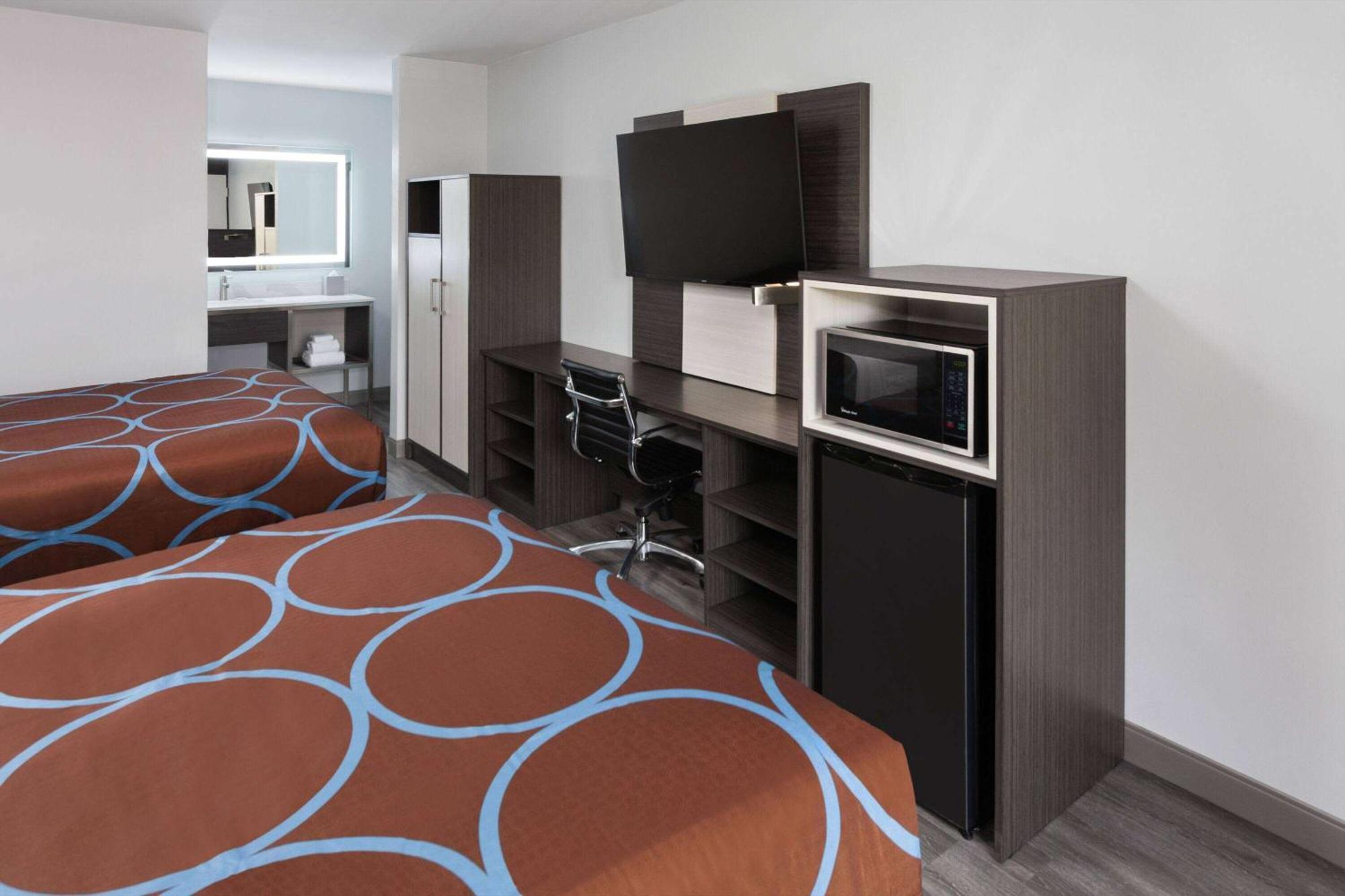 Super 8 By Wyndham Baltimore Northwest Windsor Mill Dış mekan fotoğraf