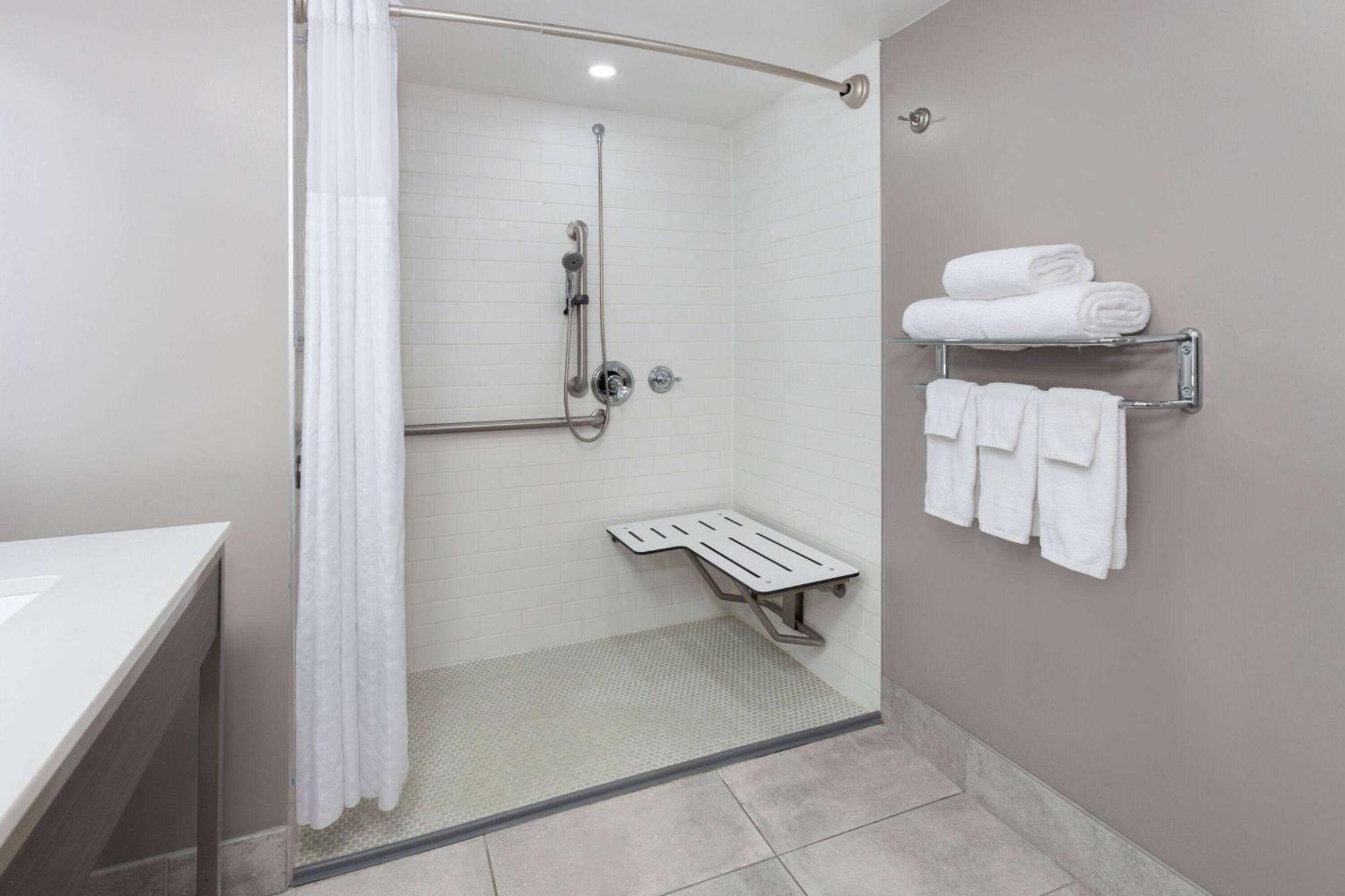 Super 8 By Wyndham Baltimore Northwest Windsor Mill Dış mekan fotoğraf